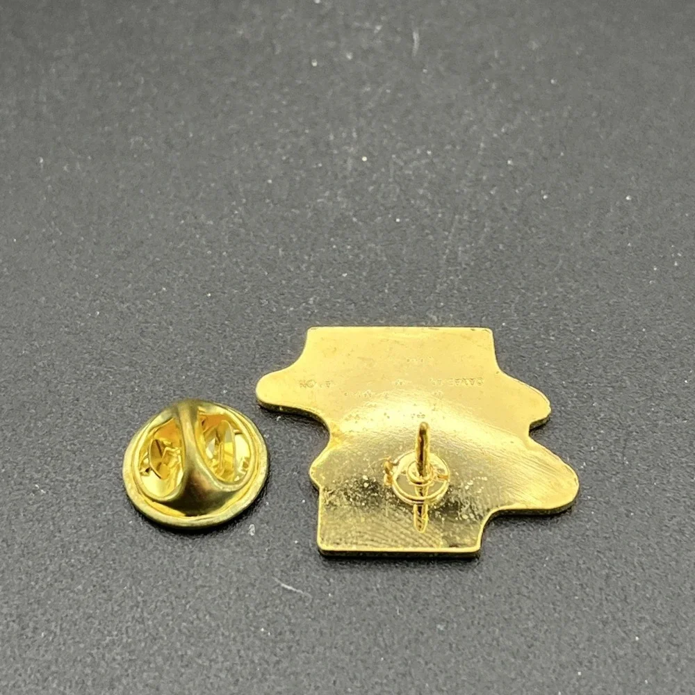 1992 Albertville Olympics M&M's‎ Candy Speed Skating Lapel Hat Pin